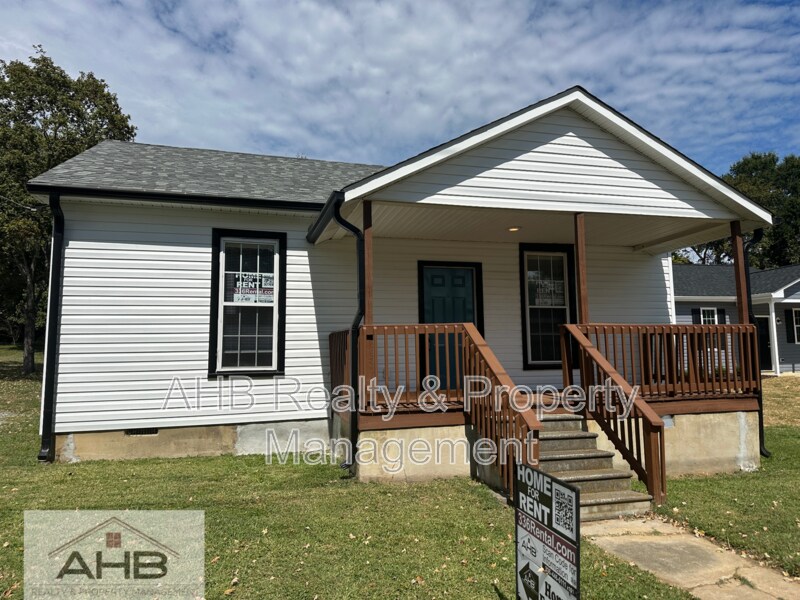 313 W Market St in Graham, NC - Building Photo