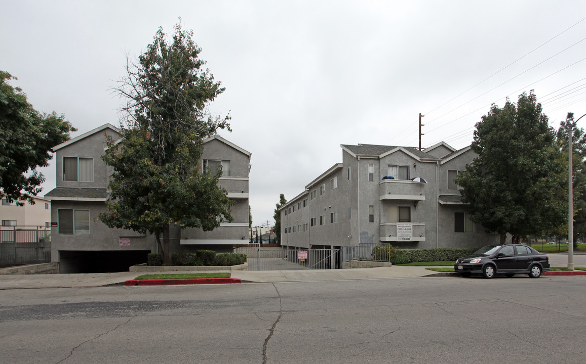 Mountain View Apartments in Northridge, CA - Building Photo