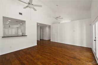 105 W Shasta Ave in McAllen, TX - Building Photo - Building Photo