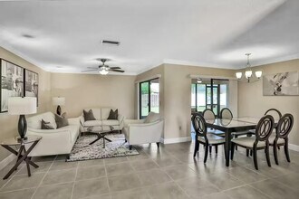 7217 Alderwood Dr in Sarasota, FL - Building Photo - Building Photo