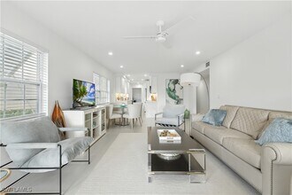 3070 Gulf Shore Blvd N in Naples, FL - Building Photo - Building Photo