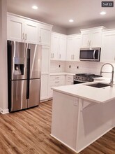 4055 SE Century Blvd in Hillsboro, OR - Building Photo - Building Photo
