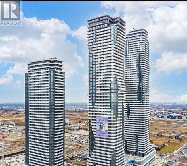 225 Commerce St in Vaughan, ON - Building Photo - Building Photo