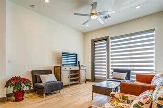 2700 Old Denton Rd in Carrollton, TX - Foto de edificio - Building Photo