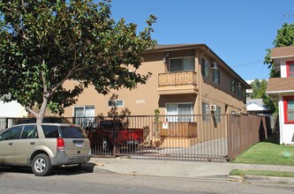 6635 De Longpre Ave in Los Angeles, CA - Building Photo - Building Photo