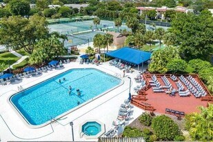 10110 Cedar Point Blvd, Unit 2030 in Boynton Beach, FL - Building Photo