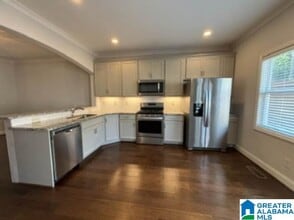 962 Lennox Blvd in Vestavia Hills, AL - Building Photo - Building Photo