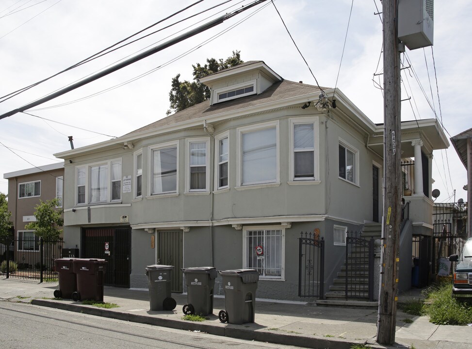 811 Apgar St in Oakland, CA - Building Photo