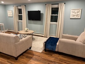 10 Roosevelt Rd in Wakefield, MA - Building Photo