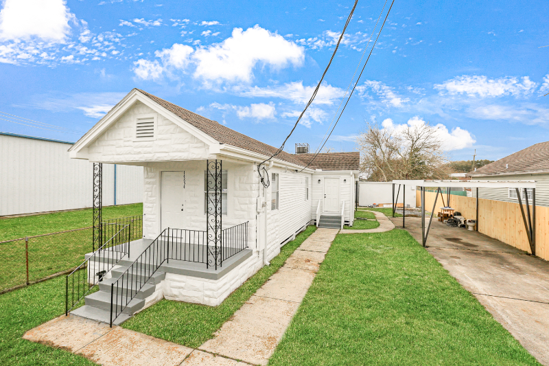 14854 Hayne Blvd in New Orleans, LA - Building Photo