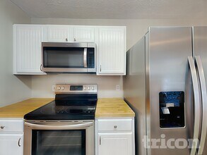 1009 Butterfly Cove Way in Locust Grove, GA - Foto de edificio - Building Photo