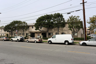 Mardi Gras Apartments in Orange, CA - Building Photo - Building Photo