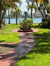 2160 Bay Dr in Miami Beach, FL - Foto de edificio - Building Photo