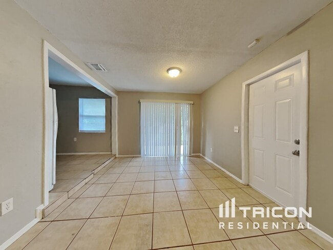 5025 33rd Terrace N in St. Petersburg, FL - Building Photo - Building Photo
