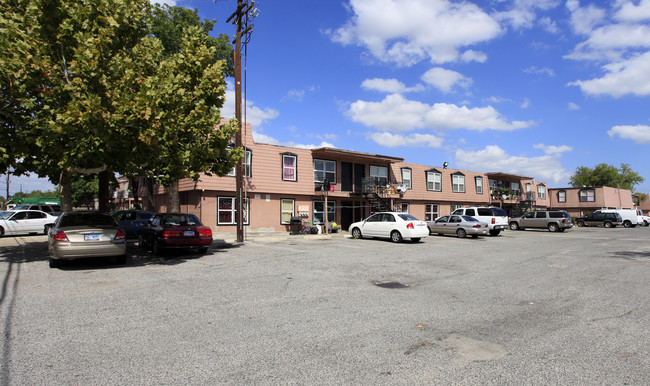 Garden Villa Apartments in Pasadena, TX - Building Photo - Building Photo