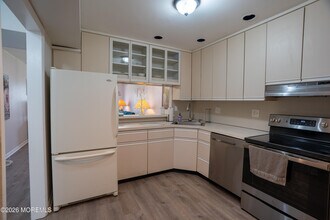 5C Twin Rivers Dr in East Windsor, NJ - Building Photo - Building Photo