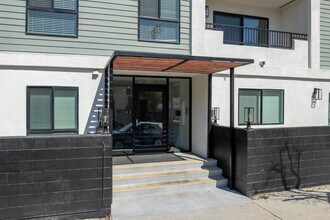 1185 Myra Ave in Los Angeles, CA - Building Photo - Building Photo