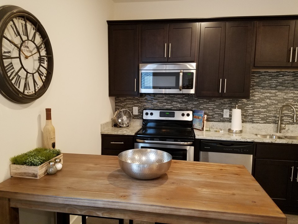 Mayfair West End in Nashville, TN - Building Photo