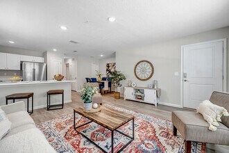 6445 Breezy Oaks Wy in Jacksonville, FL - Building Photo - Building Photo