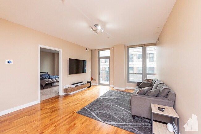 property at 565 W Quincy St