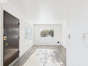 3807 Opal St in Oakland, CA - Building Photo - Building Photo