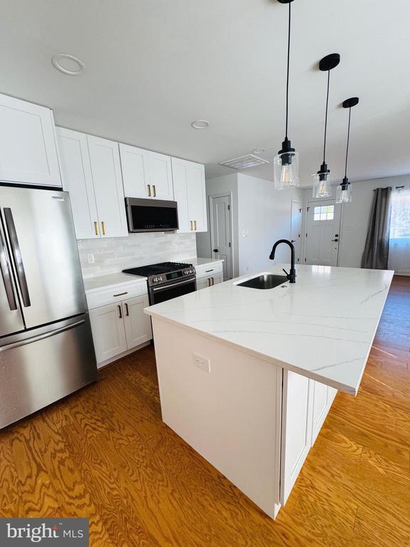 property at 14332 Belleville Ave