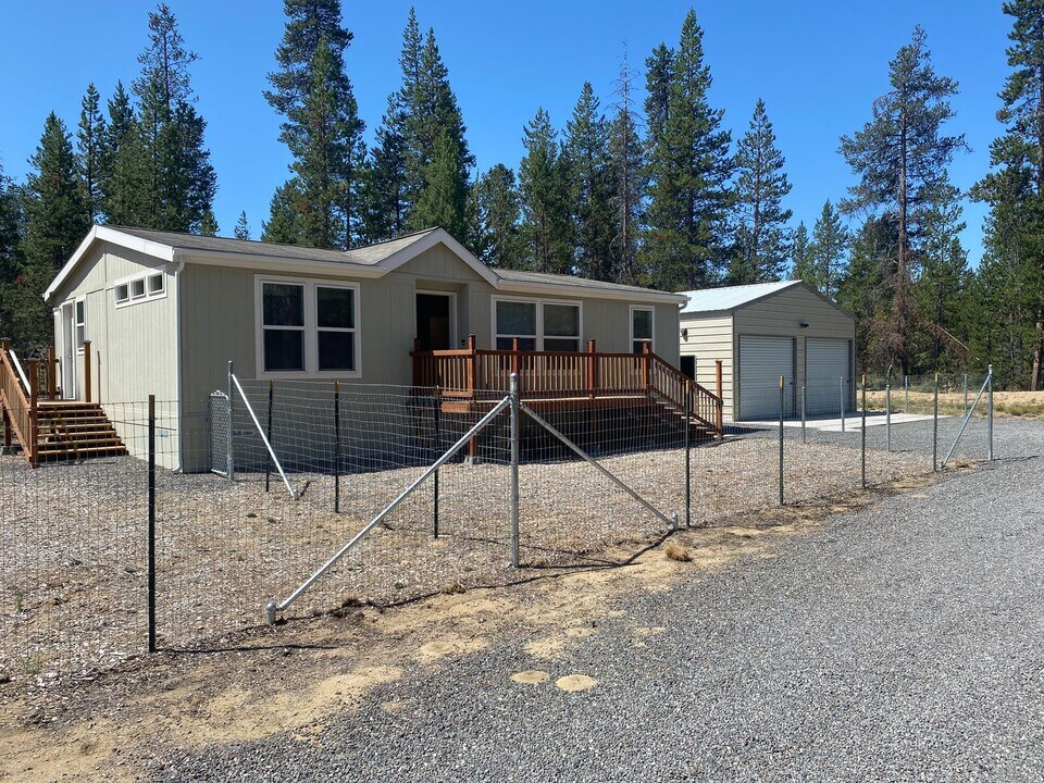 52515 Pine Dr in La Pine, OR - Building Photo