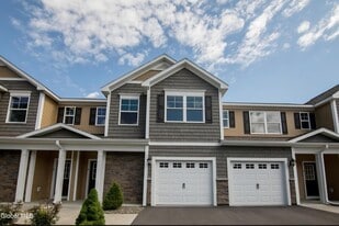 15 Clarice Ln in Cohoes, NY - Building Photo