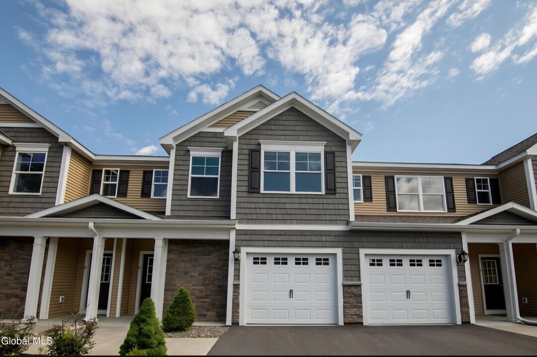 15 Clarice Ln in Cohoes, NY - Foto de edificio