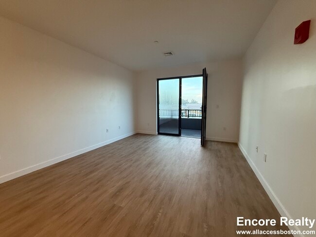 199 Gardner St in Boston, MA - Foto de edificio - Building Photo