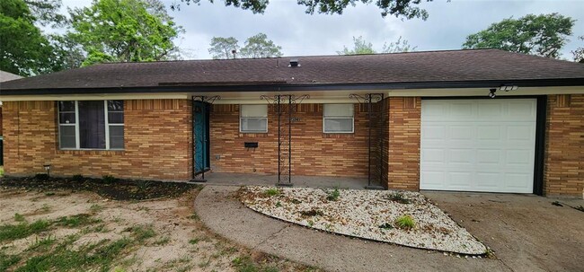 4921 Nina Lee Ln in Houston, TX - Building Photo - Building Photo