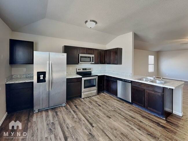 21803 Franklin St in Spring Hill, KS - Foto de edificio - Building Photo