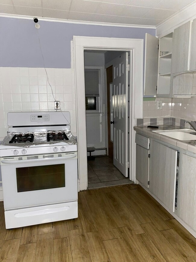210 Pearl St in Lawrence, NY - Building Photo - Building Photo