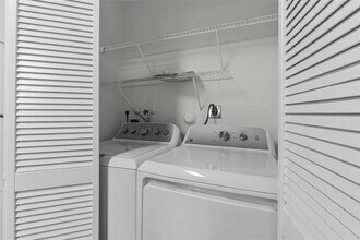 5629 Taft St, Unit 5629 in Hollywood, FL - Foto de edificio - Building Photo