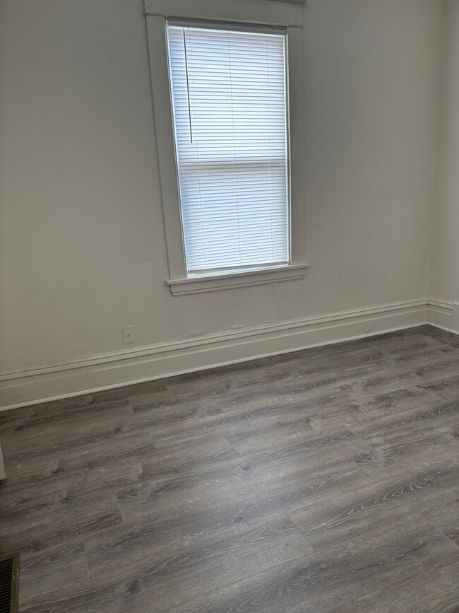 3052 Minnehaha Ave, Unit #4