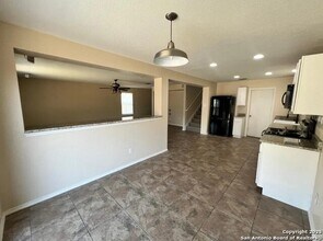 1042 Sundance Fort in San Antonio, TX - Building Photo - Building Photo