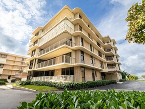 3200 S Ocean Blvd, Unit D203 in Palm Beach, FL - Building Photo - Building Photo