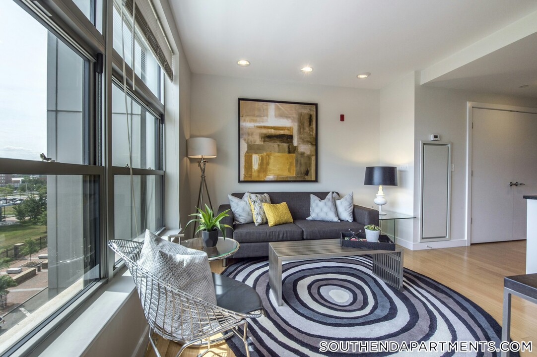 601 Albany St in Boston, MA - Building Photo