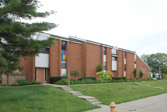 Bryden Road Plaza Apartments in Columbus, OH - Building Photo - Building Photo