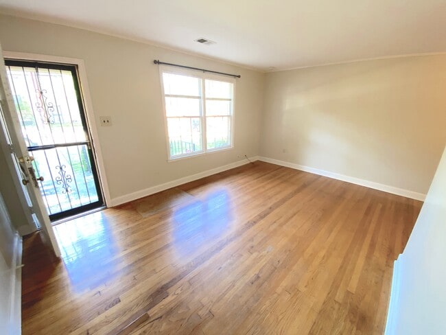 1852 Court Ave, Unit 1852 Court