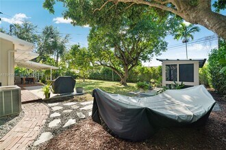 16102 SW 98th Ave in Miami, FL - Building Photo - Building Photo