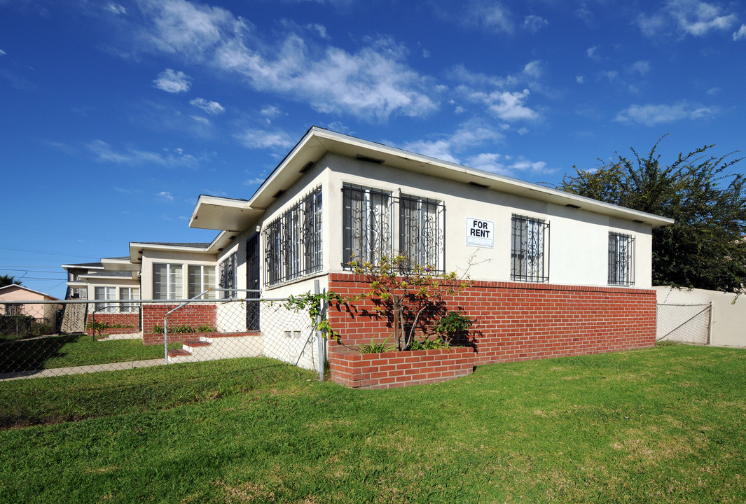 11135 S Mariposa Ave in Los Angeles, CA - Building Photo