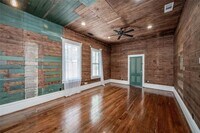 2017 Elysian St photo'