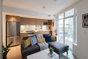 161 E 1st Ave in Vancouver, BC - Building Photo