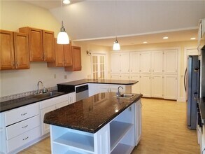 16 Clearview Ave in Portsmouth, RI - Building Photo - Building Photo