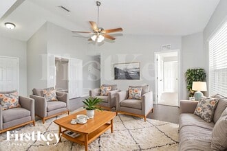 12025 Larson Ln, Unit 0808 in Parrish, FL - Foto de edificio - Building Photo