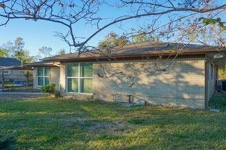 8521 Woodlyn Rd in Houston, TX - Building Photo - Building Photo