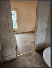 9 Prospect Ave, Unit 2 in Gloversville, NY - Building Photo - Building Photo