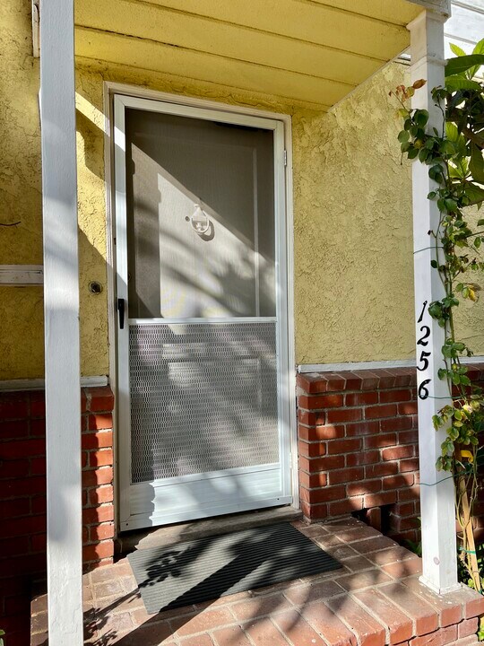 1256 Devon Ave in Los Angeles, CA - Foto de edificio