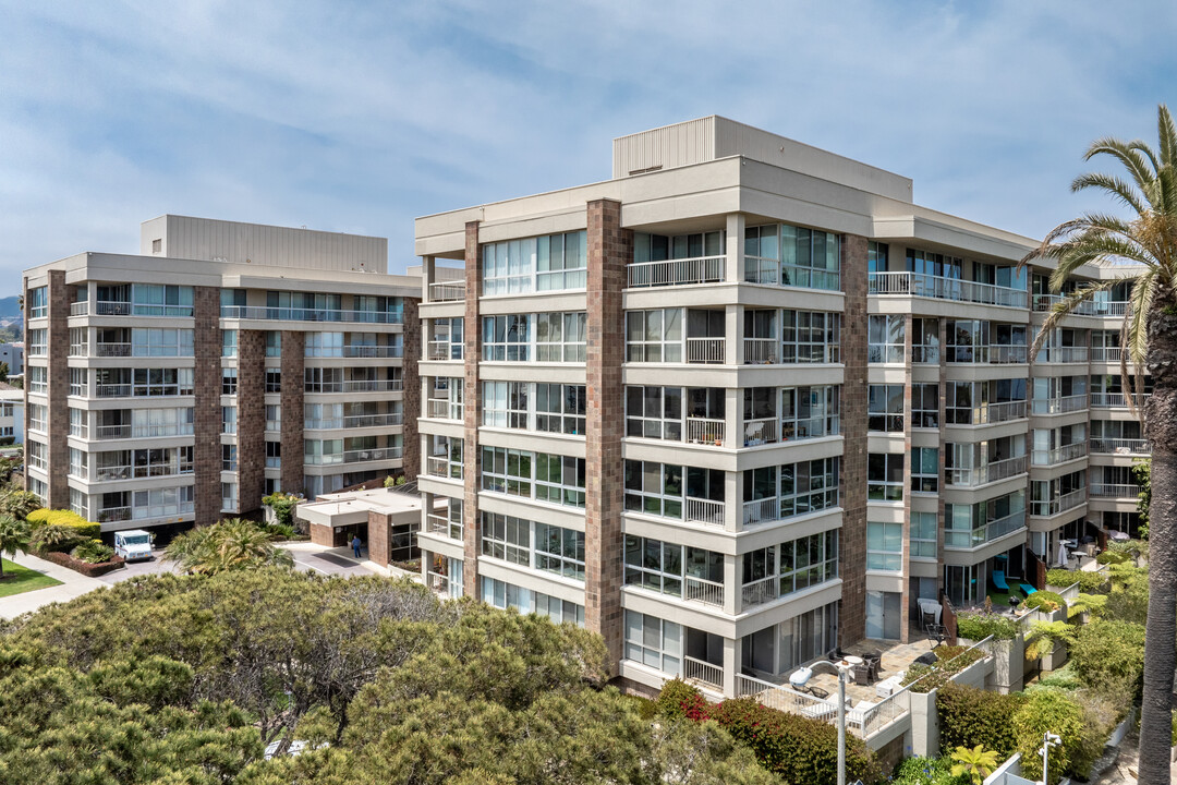 Park Plaza Condominiums in Santa Monica, CA - Building Photo